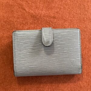 Louis Vuitton Elegant Epi Wallet light purple. Violet Women's Wallet